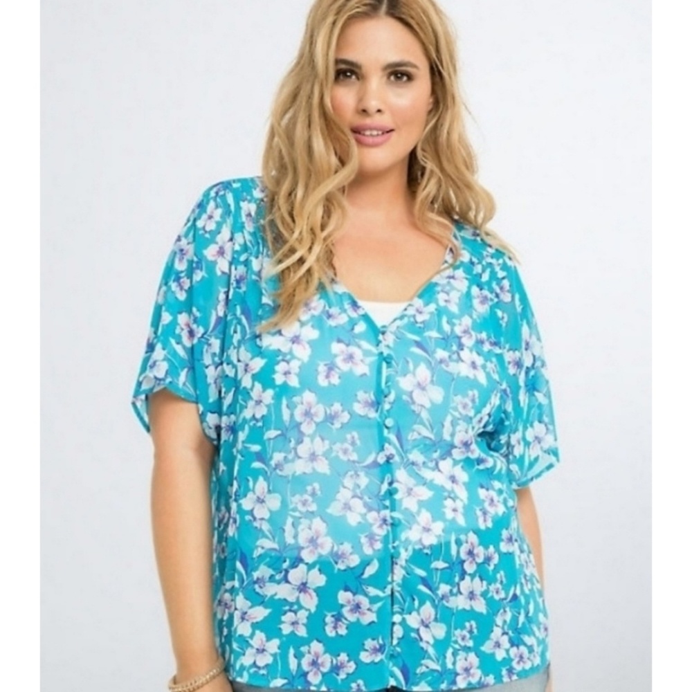 🌵Torrid Blue Floral Button Front Sheer Blouse